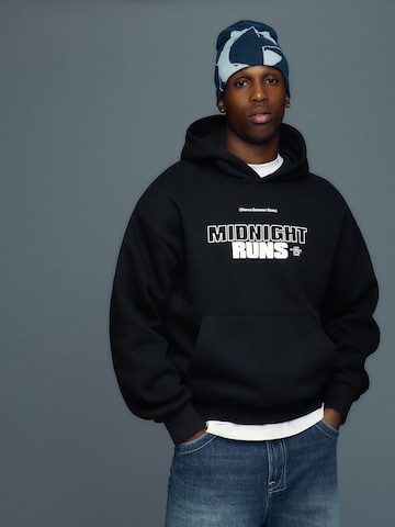 Bershka Суичър в черно: отпред