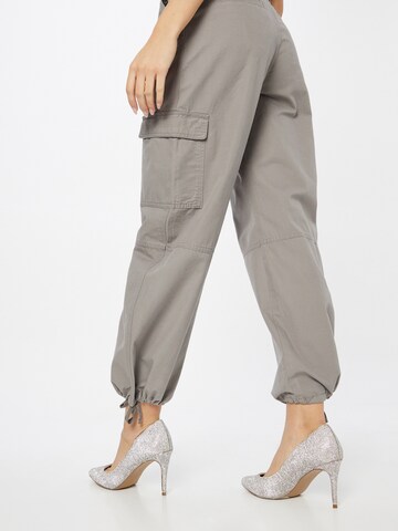 Regular Pantaloni cu buzunare 'Getty' de la WEEKDAY pe gri