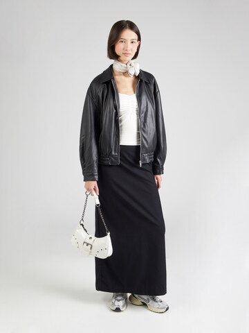 Tricou 'Gwen' de la ABOUT YOU pe negru