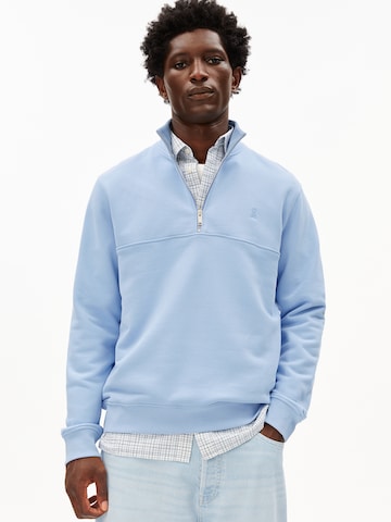 ARMEDANGELS Sweatshirt 'WAARLO' in Blauw: voorkant