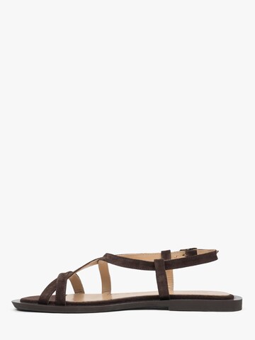 Estro - Sandalias con hebilla '11-10-8' en marrón
