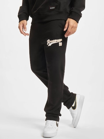 ROCAWEAR Tapered Pants in Black: front