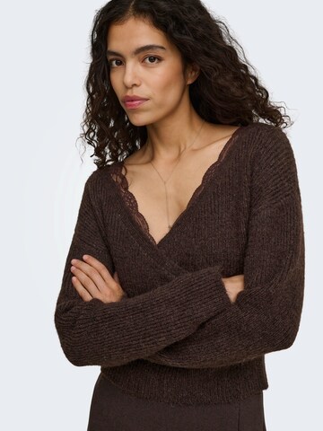 ONLY - Jersey 'ONLMAGGIE' en marrón