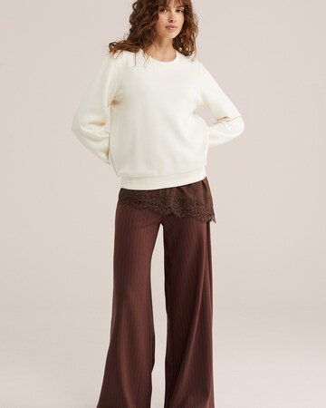 WE Fashion Sweater in White