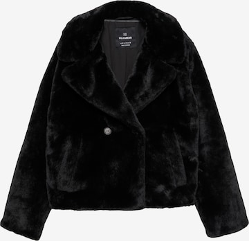 Pull&Bear Pitkä talvitakki värissä musta: etupuoli