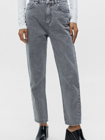 Pull&Bear Regular Jeans in Grey: front