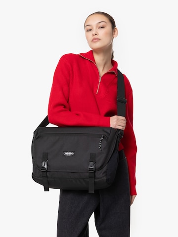 EASTPAK Torba na ramię 'Courier Pro' w kolorze czarny