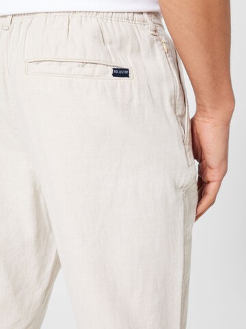 HOLLISTER - regular Pantalón chino en beige