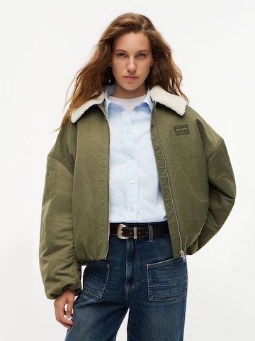 Tommy Jeans - Chaqueta de entretiempo en verde: frente