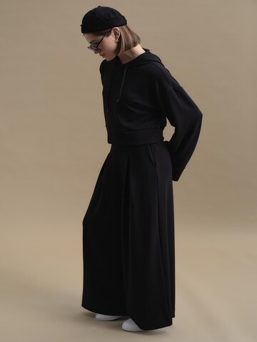 C&City Wide leg Pleat-front trousers in Black