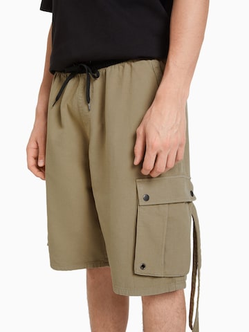 Bershka Loose fit Cargo Pants in Green