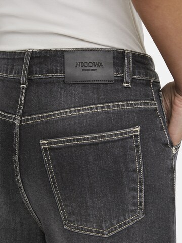 Regular Jean Nicowa en noir