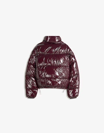 Bershka Зимно яке в червено