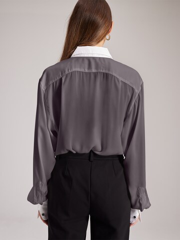 RÆRE by Lorena Rae - Blusa 'Erin' en gris