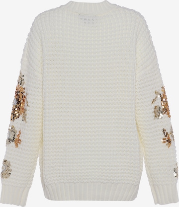 Pullover di faina in bianco