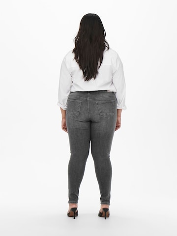 Slimfit Jeans 'Karla' di ONLY Carmakoma in grigio