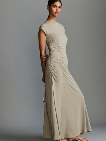 Next Kleid in Beige
