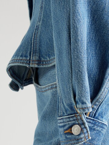 LEVI'S ® Kurtka przejściowa 'Sculpted Trucker Jacket' w kolorze niebieski