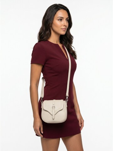 Cluty Crossbody Bag in Beige