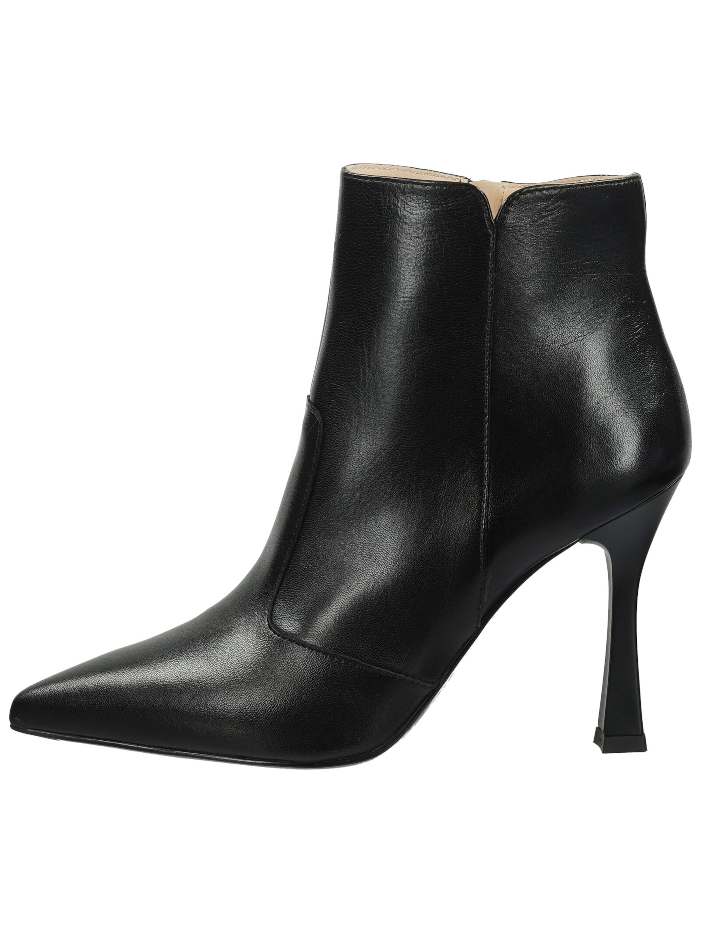 Nero Giardini Ankle Boots in Black