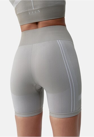 Born Living Yoga Slimfit Sporthose 'Cara' in Grün