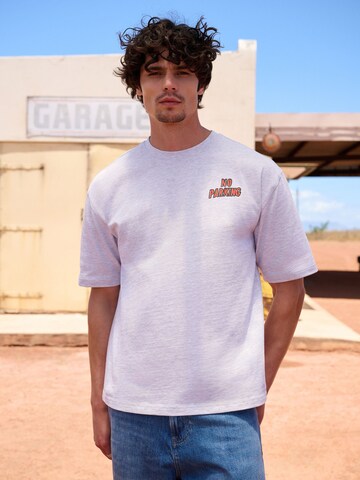 T-Shirt Next en gris