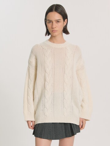 EDITED Sweater 'Camellia' in Beige: front