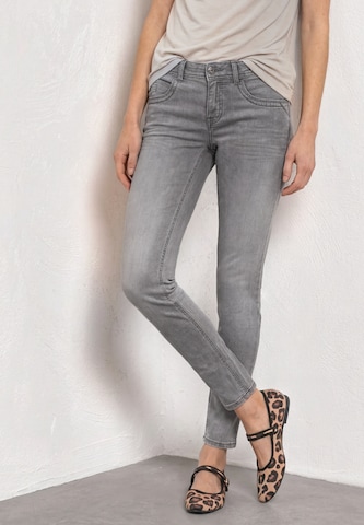 STREET ONE Slimfit Jeans in Grau