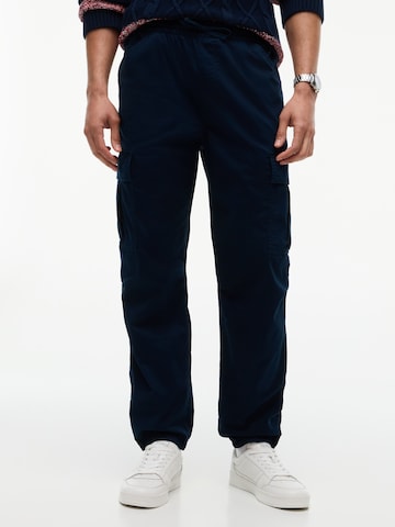 Tommy Jeans Szabványos Cargo nadrágok 'SONNY' - kék: elől