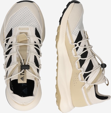 ADIDAS TERREX - Zapatos bajos 'Voyager 21 Travel' en beige