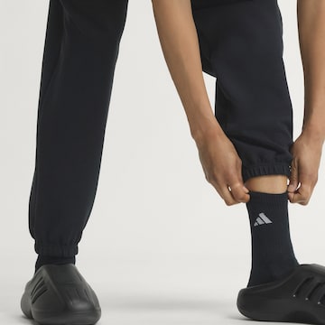 ADIDAS SPORTSWEAR Ohlapna forma Športne hlače | črna barva