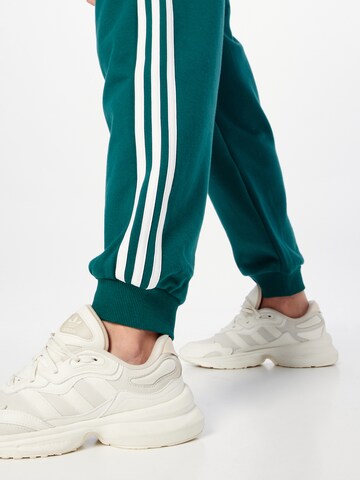 Tapered Pantaloni sportivi 'Essentials' di ADIDAS SPORTSWEAR in verde