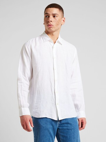 GAP Regular fit Button Up Shirt in White: front