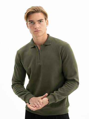Arma Sweatshirt in Grün: Vorderseite