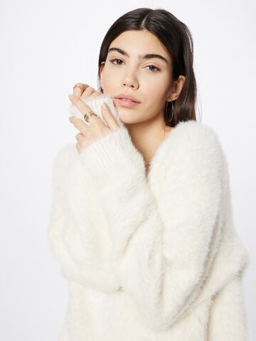 WEEKDAY Пуловер 'Cora' в бяло