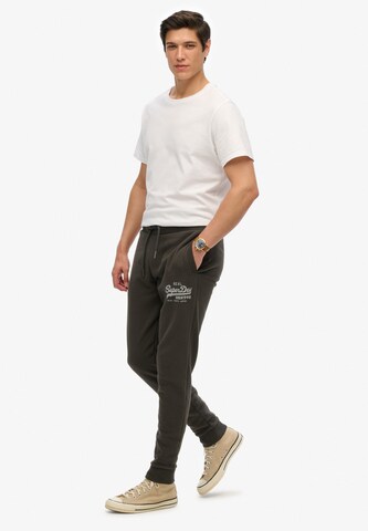 Effilé Pantalon Superdry en noir