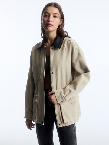 Giacca di mezza stagione di Pull&Bear in beige: frontale