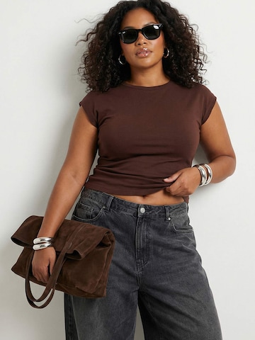 Trendyol Curve - Camiseta en marrón