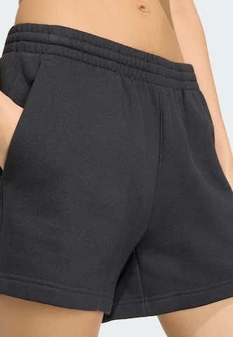 ADIDAS ORIGINALS - Loosefit Pantalón 'Essentials' en negro