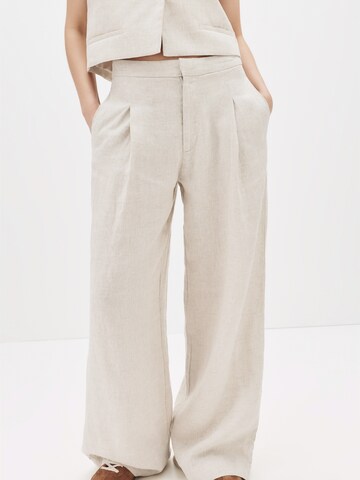Pull&Bear Wide leg Trousers in White: front