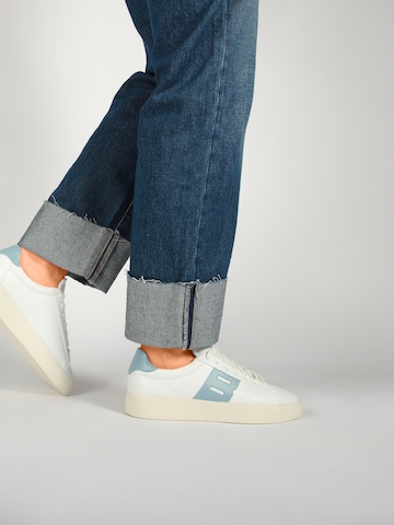 BLACKSTONE Låg sneaker 'Skarn Ray  DL447' i vit