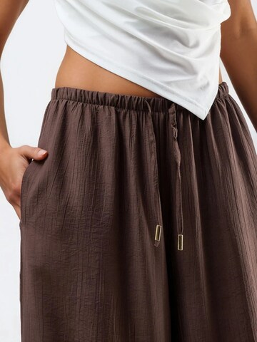 Busem - Perna larga Calças em castanho