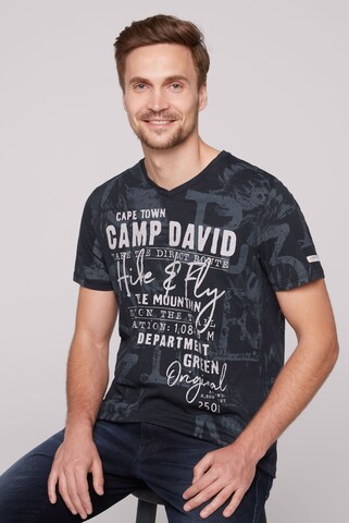 Maglietta 'Paragliding Cape Town' di CAMP DAVID in blu