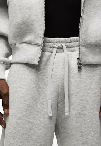 Baggy Pantaloni di Bershka in grigio