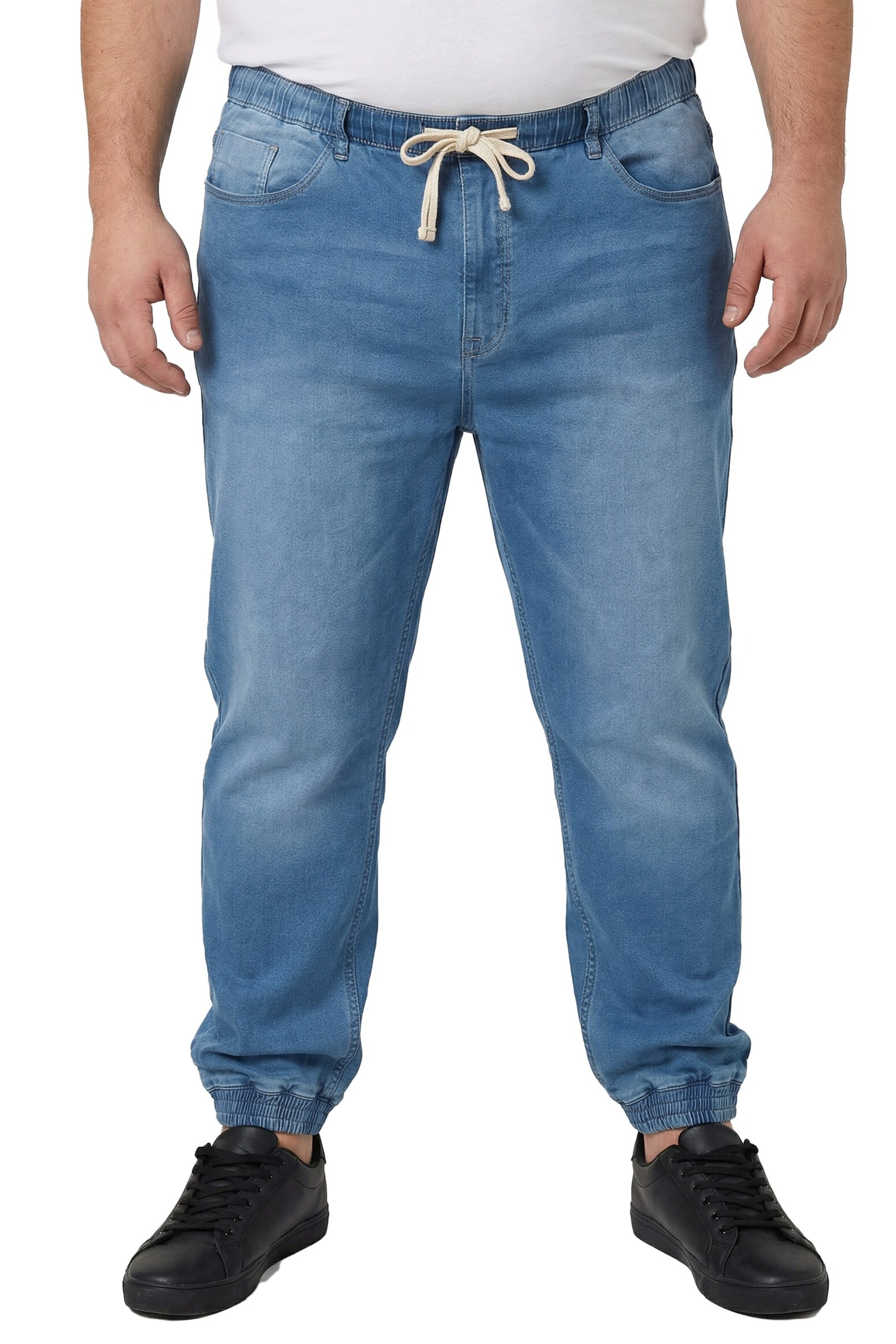 Men Plus Tapered Jeans in Blau: Vorderseite