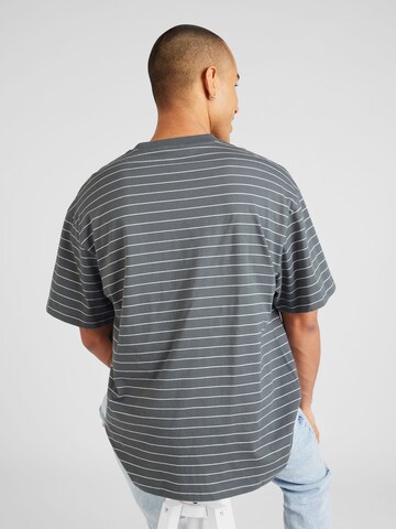 Tricou 'Orlean Spree' de la Carhartt WIP pe gri