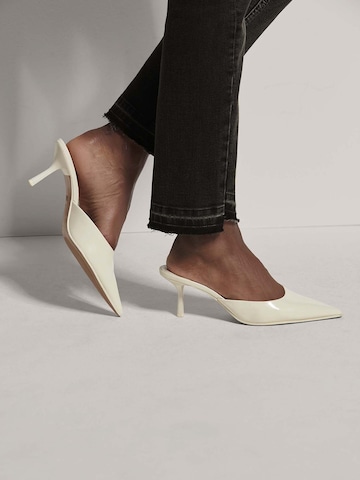 MADELEINE Tapered Jeans in Grau