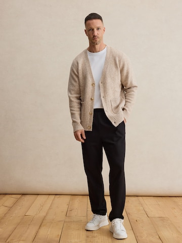 DAN FOX APPAREL Πλεκτή ζακέτα 'Maxim' σε λευκό