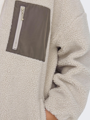 Giacca di mezza stagione 'TRACY' di ONLY Carmakoma in beige