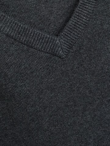 Next Pullover i grå